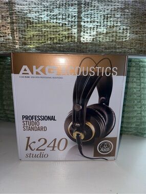 AKG Acoustics k240 Studio Headphones in Black and Gold